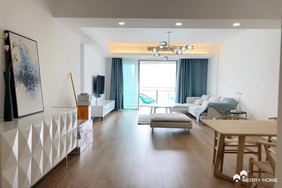 Rent 3br apartment in Jing An Four Seasons