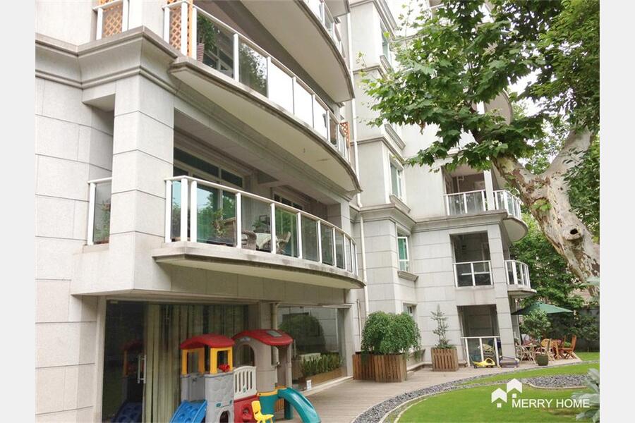 Unique duplex for rent in Gao An Court