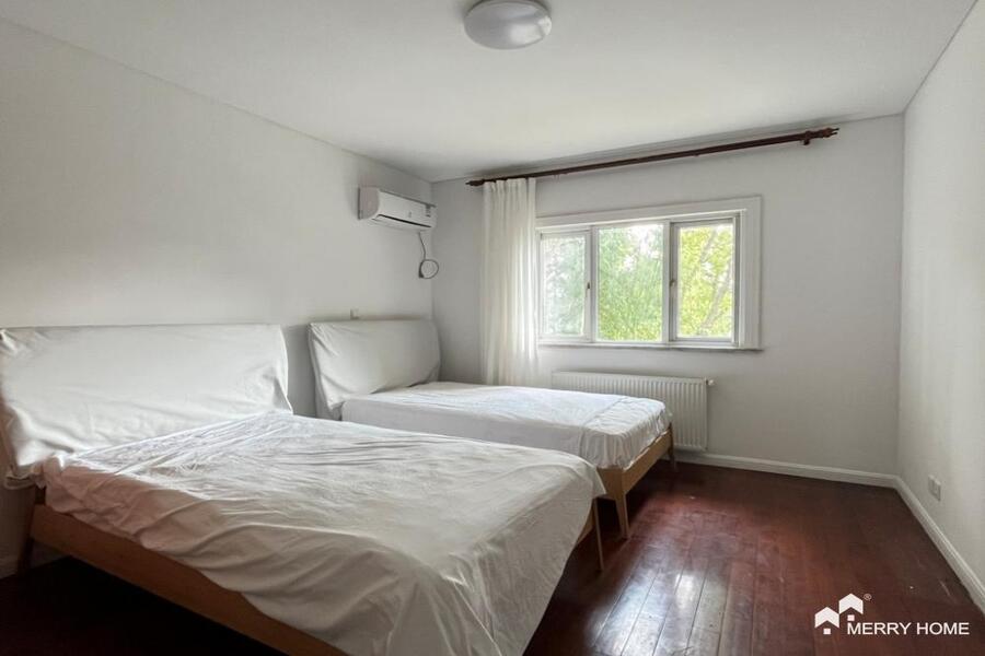rent spacious villa at good price Xi jiao hua cheng