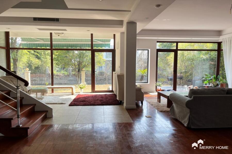 rent spacious villa at good price Xi jiao hua cheng