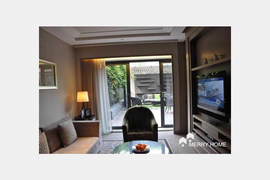 IFC Residence service apt with nice garden for rent
