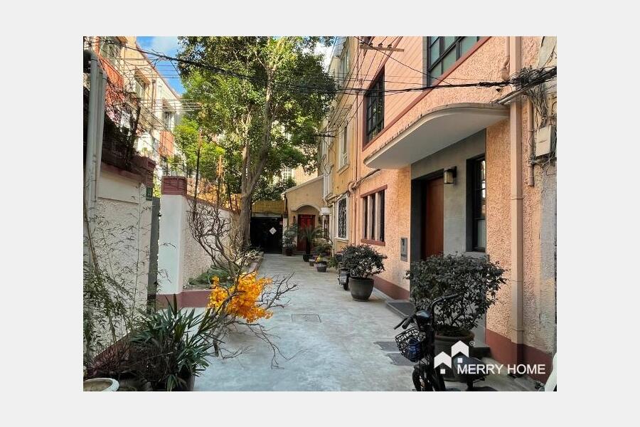 Lane House for sale on Nanhui Rd close to West Nanjing rd