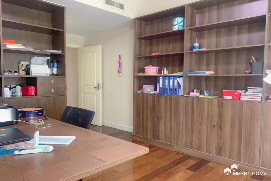 Big Flat for sale 4 Brs in Green Court