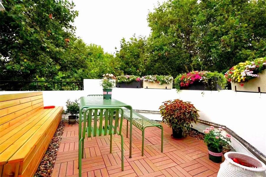 Classic old apartment for sale with nice terrace