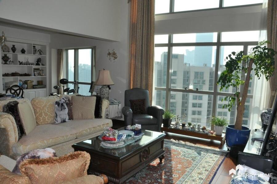 penthouse with large terrace for sale in Jingan