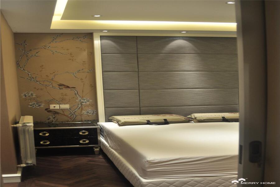 New decorated apartment in Palace Court, close to South Shanxi Road metro station