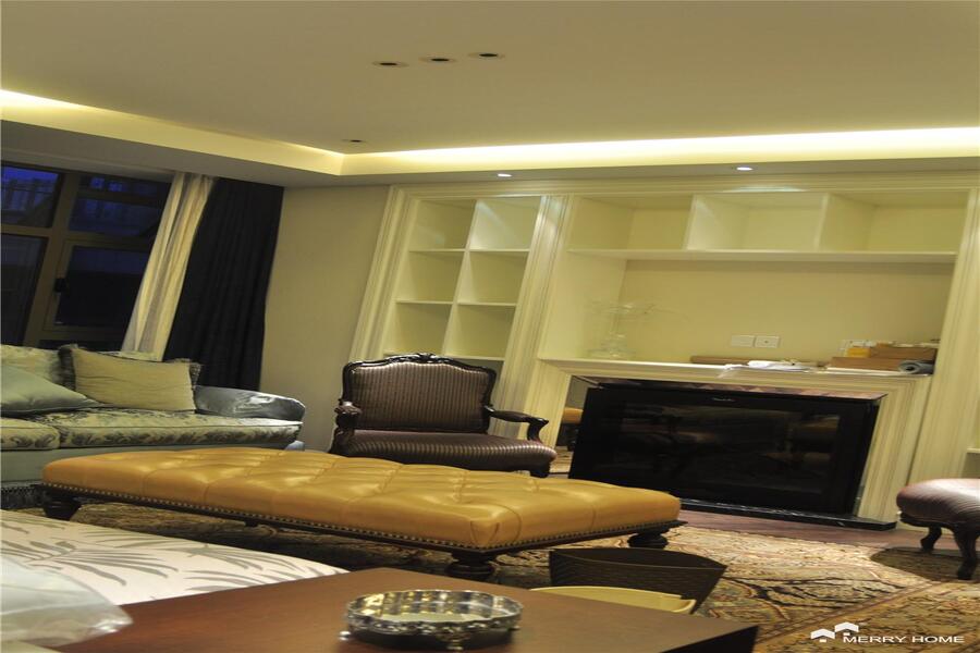 New decorated apartment in Palace Court, close to South Shanxi Road metro station