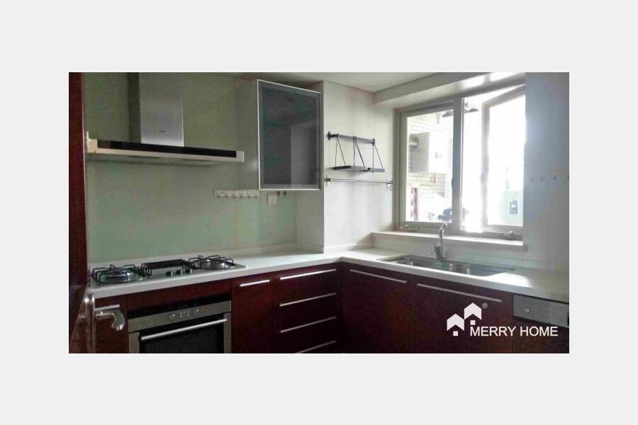 spacious 5br with floor heating to rent in Yanlord town pudong