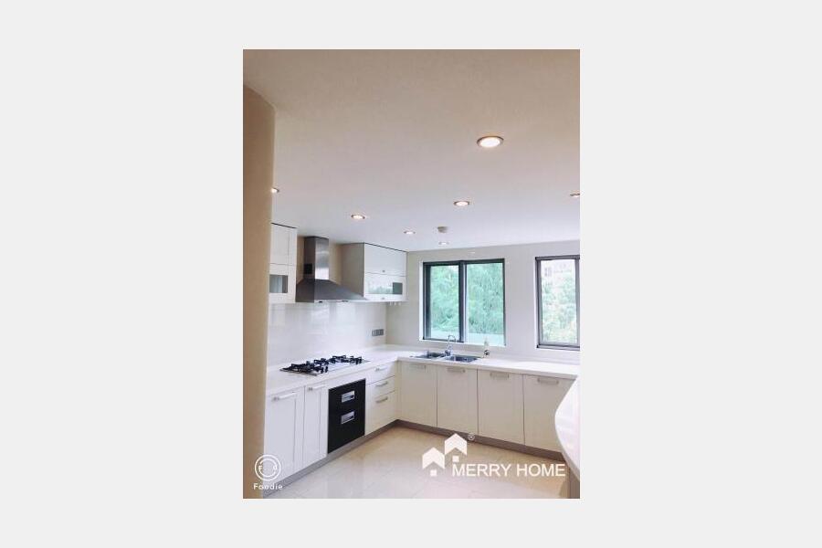 Brand new 3brs flat with green view through window in 8 Park Avenue