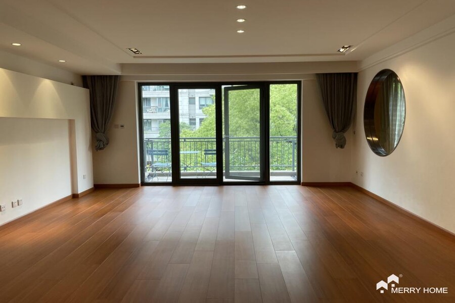 Bright 4br 270sqm apt with 3 balconies in Hunan Rd