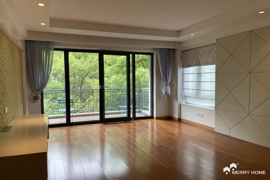 Bright 4br 270sqm apt with 3 balconies in Hunan Rd