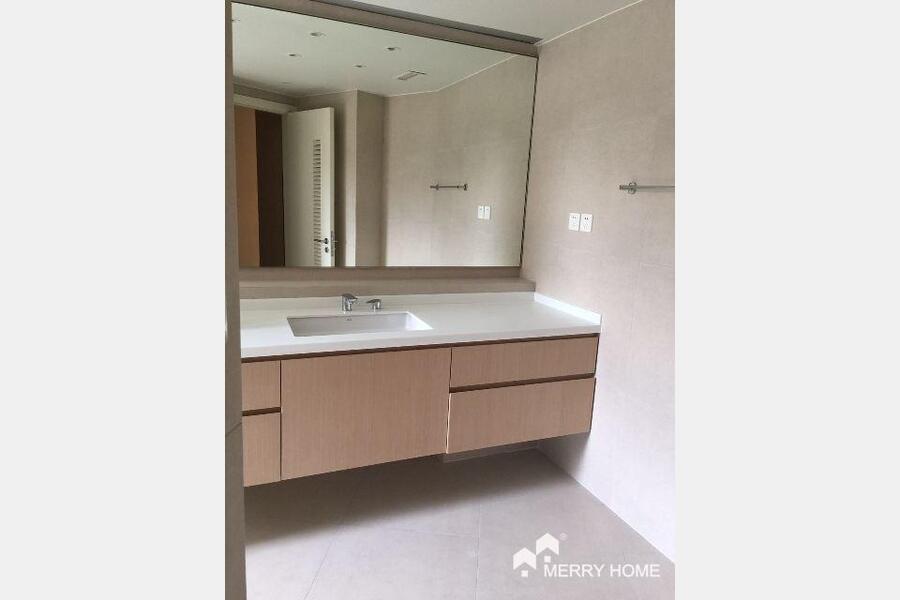 brand new 3+1 apt with floor heating @ Green Court