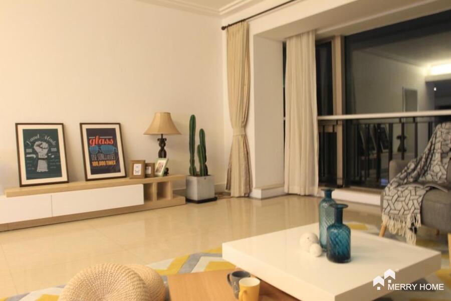 Shimao Riviera 3brs apt for rent @Pudong Lujiazui