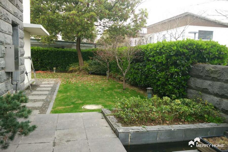 SPACIOUS 4 BEDROOMS VILLA AVAILABLE IN QINGPU