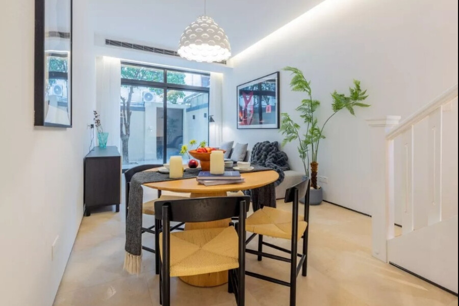 Brand new 3Brs lane house in West Jianguo Rd