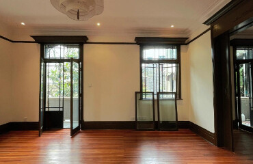 Classic old apt 3 brs@Jianguo West Road