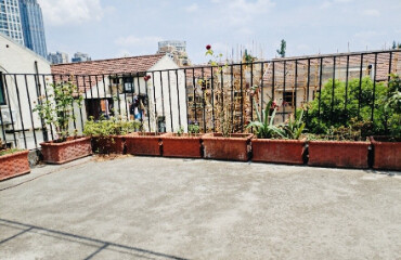 Single old house 6brs@Huating Road