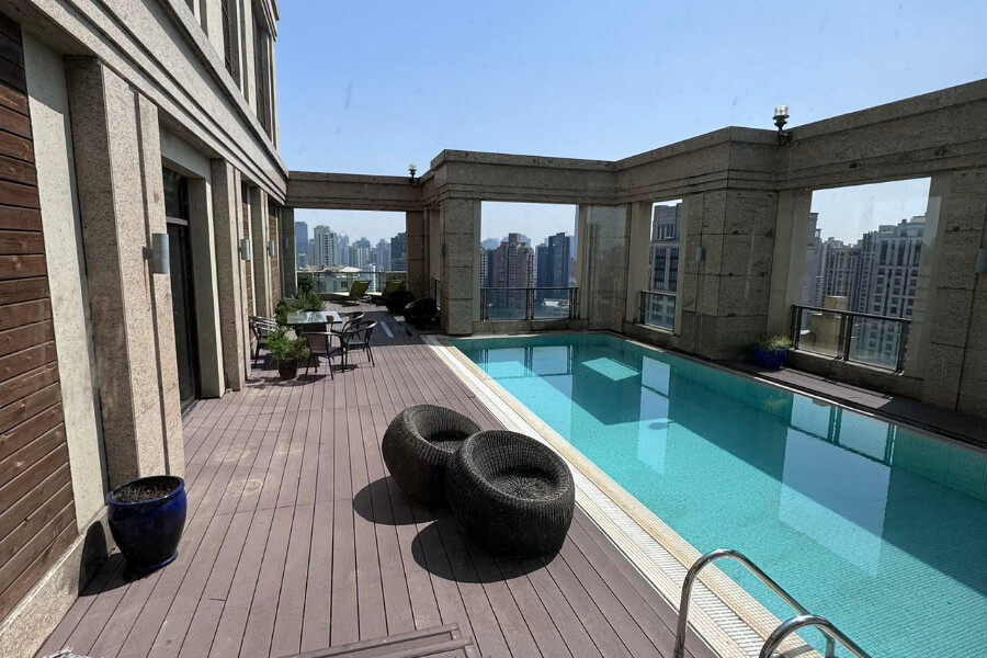 Penthouse with roof pool and terrace Lakeville Regency