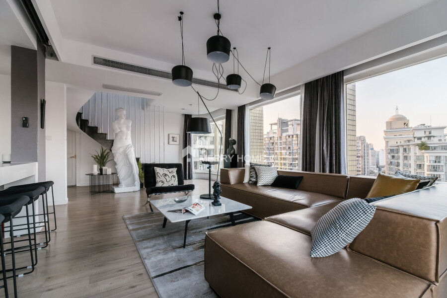 Penthouse with big terrace in Huangpu District